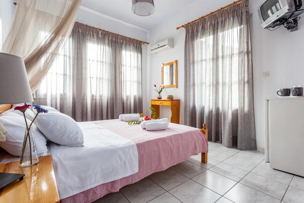 Smaragdi Rooms And Studios Skópelos Eksteriør bilde